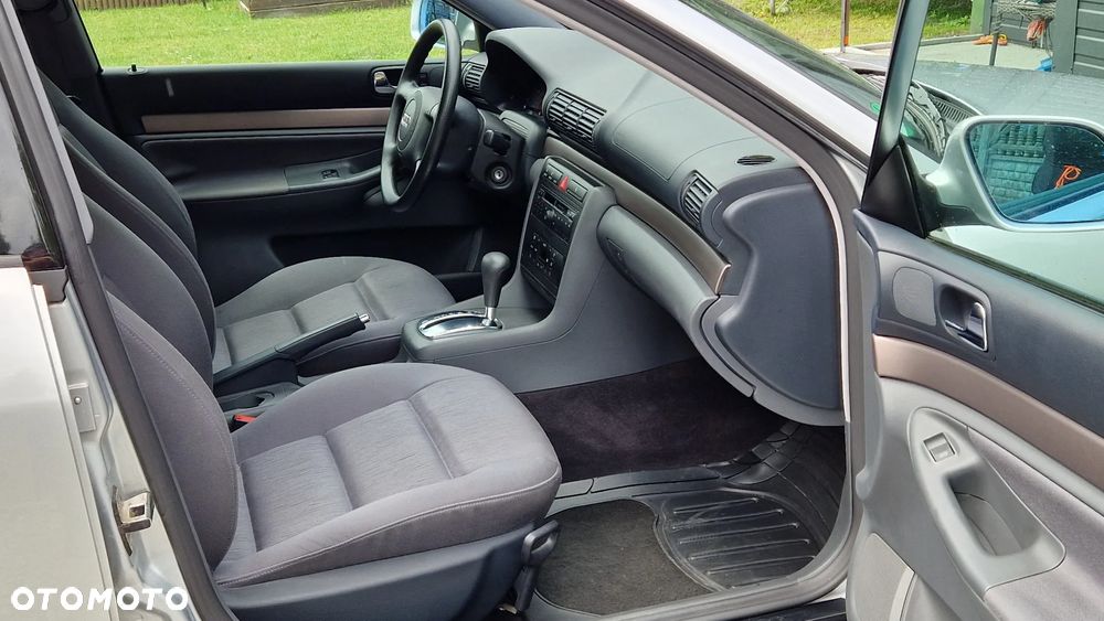 Audi A4 Limousine - 17