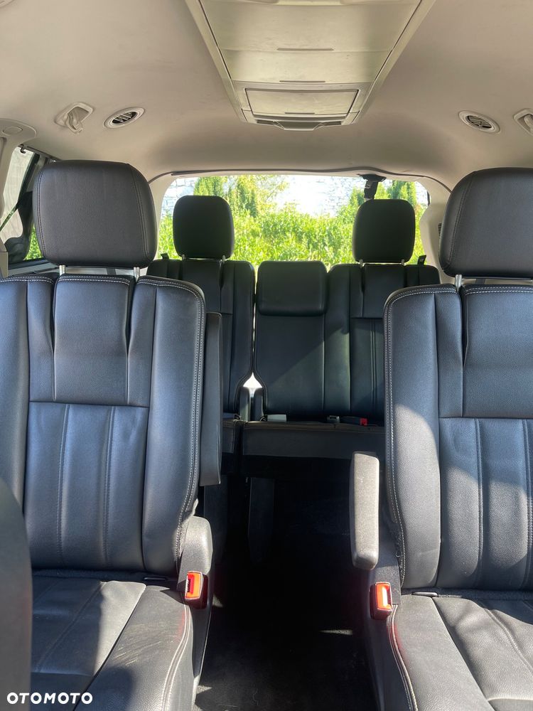 Chrysler Town & Country 3.6 Limited - 11