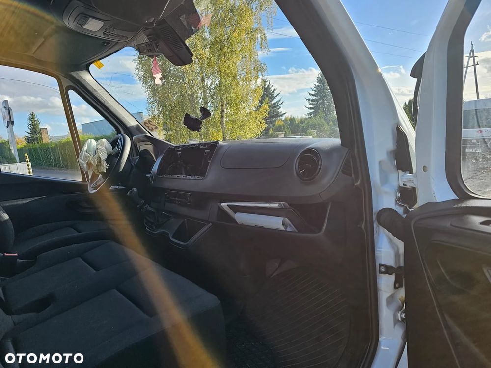Mercedes-Benz Sprinter - 12