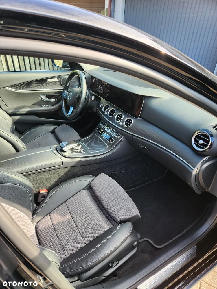 Mercedes-Benz Klasa E 220 d 4-Matic 9G-TRONIC - 13