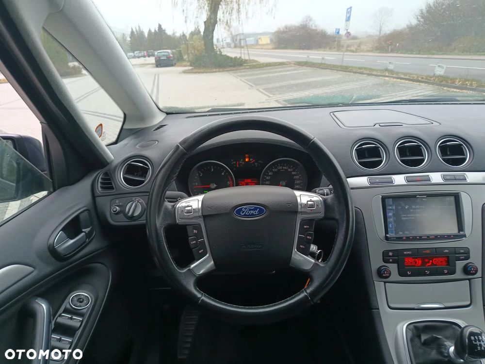 Ford S-Max - 13