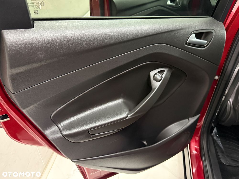 Ford Kuga 1.5 EcoBoost 2x4 Titanium - 12