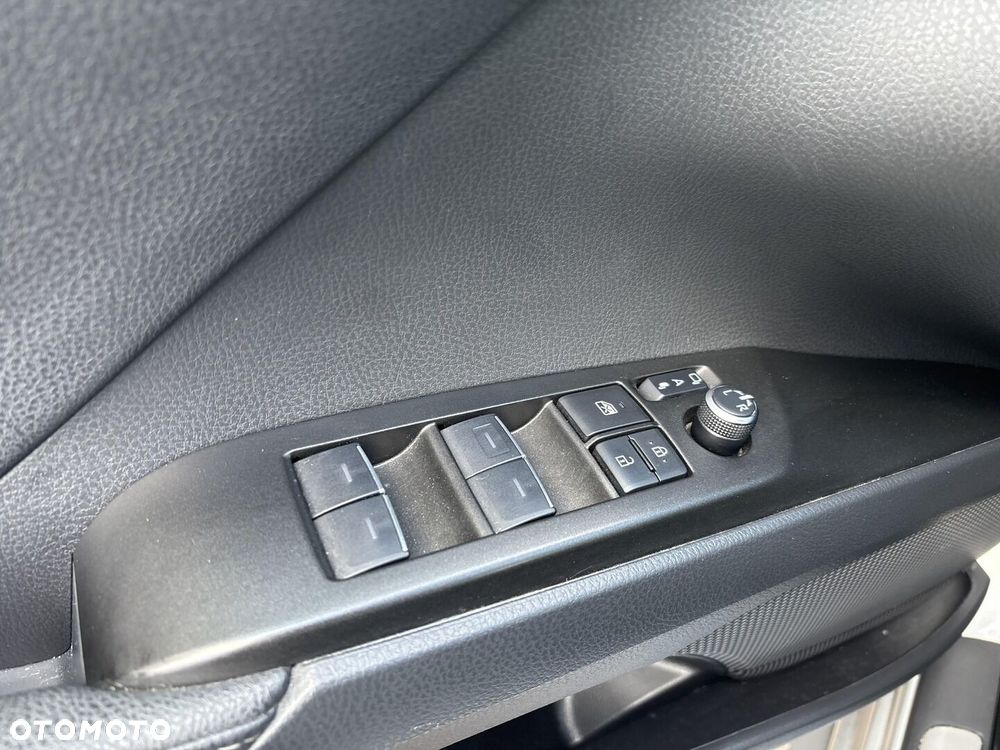 Toyota Camry 2.5 Hybrid Executive CVT - 17