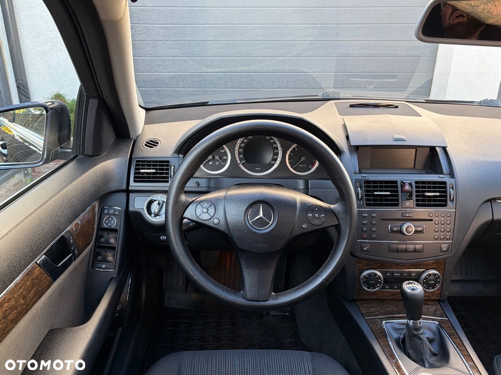 Mercedes-Benz Klasa C 180 K BlueEff Elegance - 29