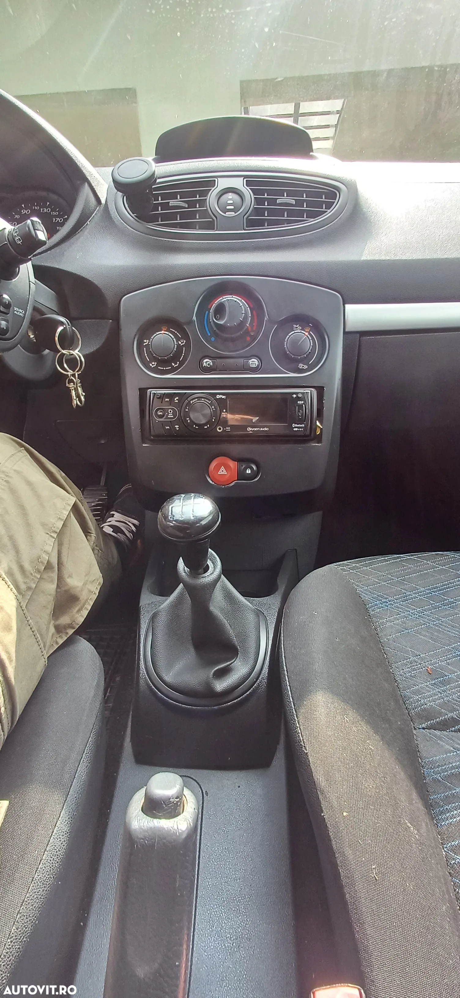 Renault Clio - 10