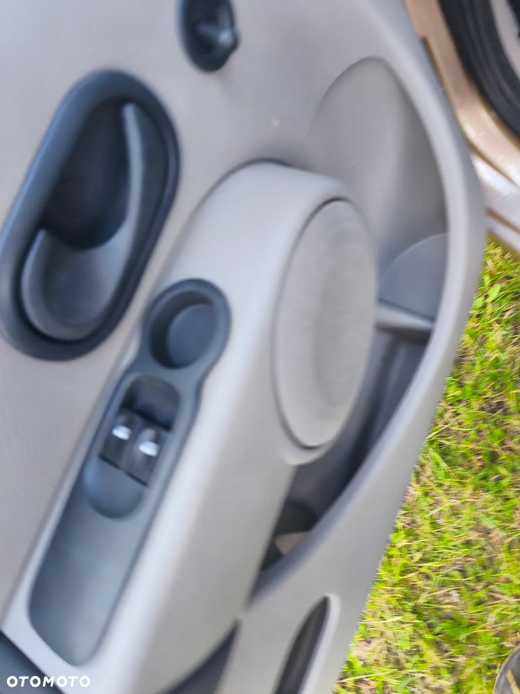 Renault Modus - 13