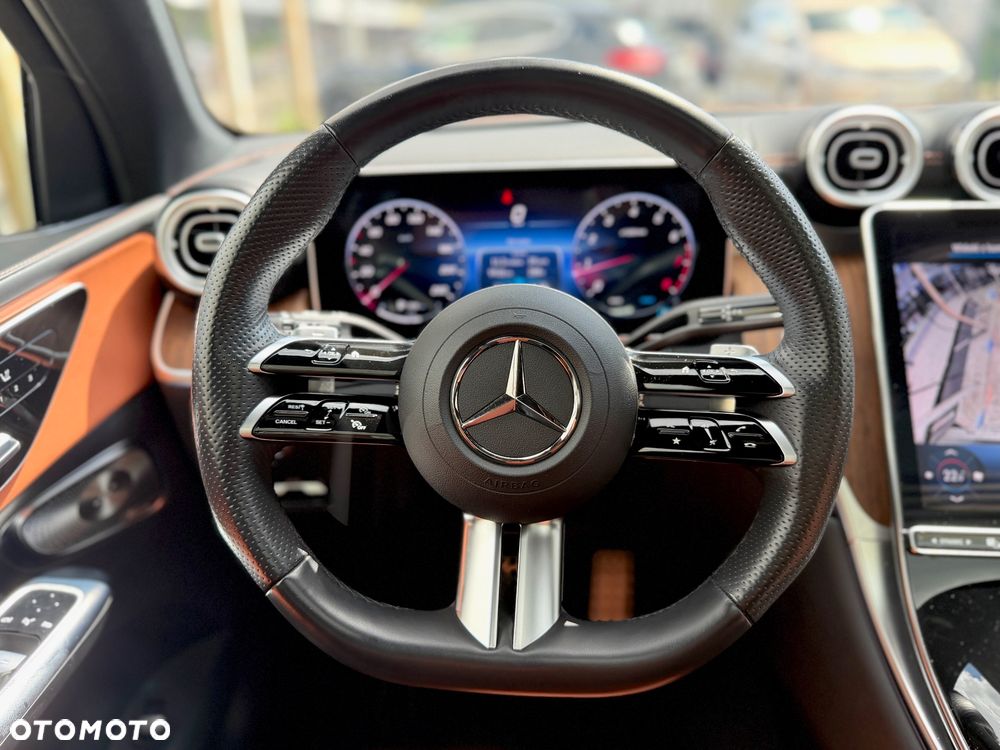Mercedes-Benz GLC 300 4Matic 9G-TRONIC AMG Line Advanced - 28
