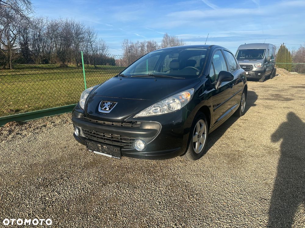 Peugeot 207 - 1