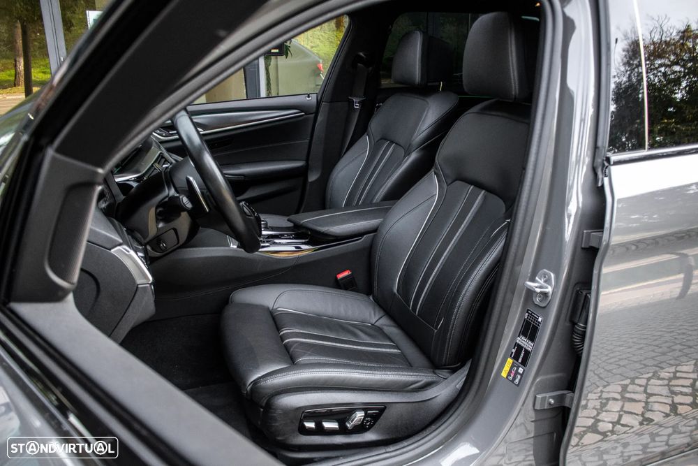 BMW 530 e Pack Desportivo M - 33