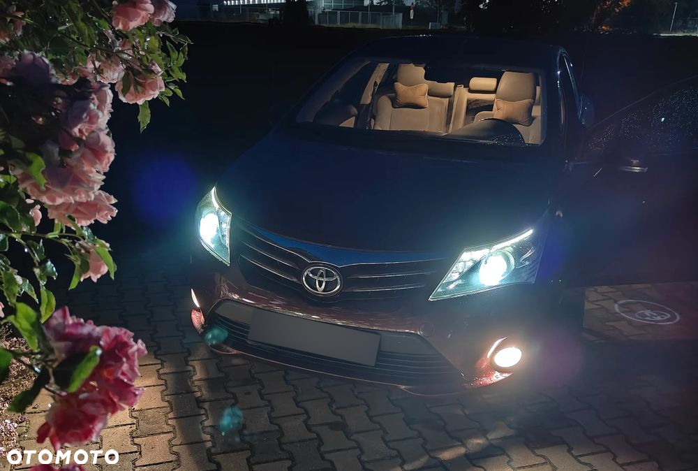 Toyota Avensis 1.8 Premium - 2