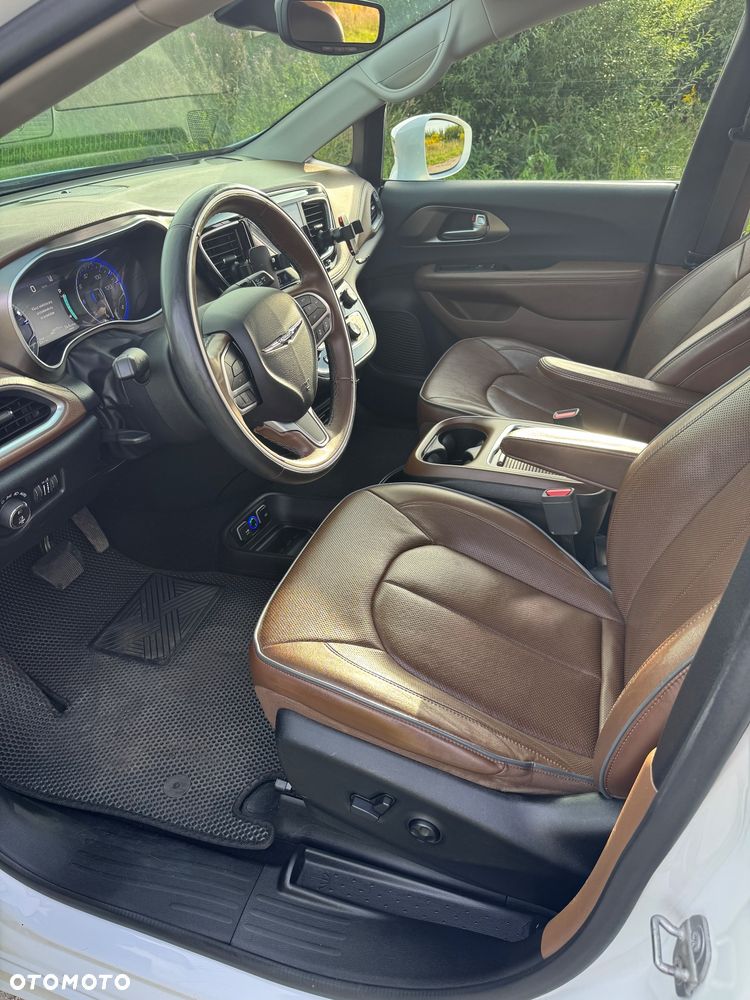 Chrysler Pacifica - 28