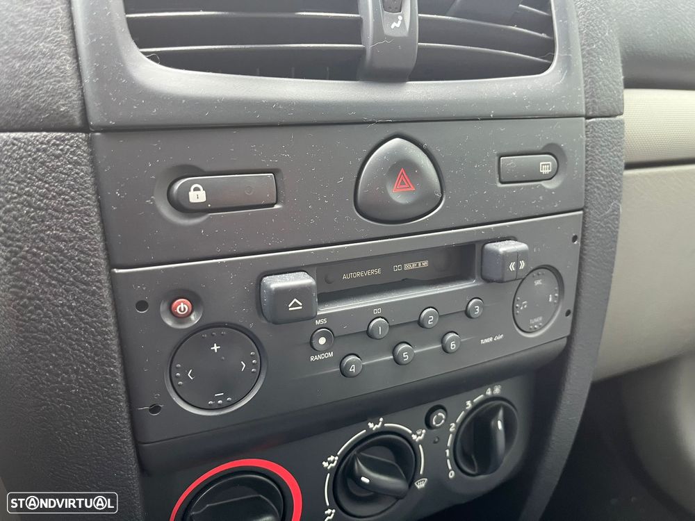 Renault Clio 1.2 16V Expression - 12