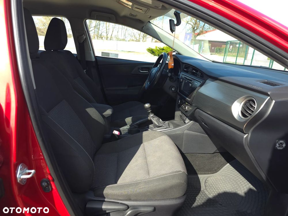 Toyota Auris 1.6 Premium + - 14