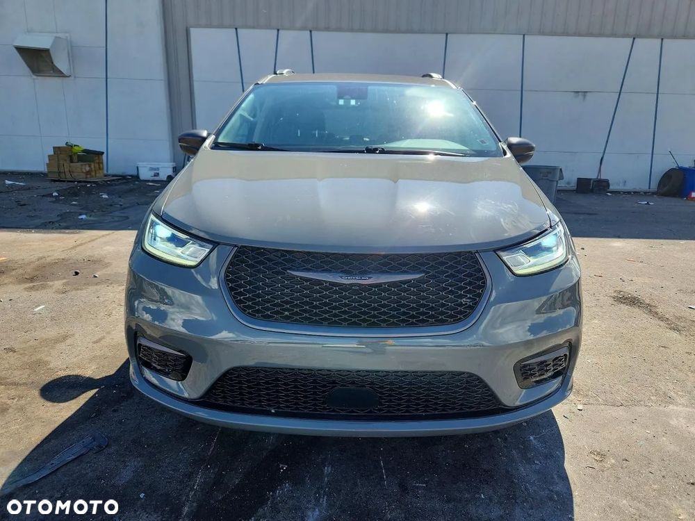 Chrysler Pacifica - 5