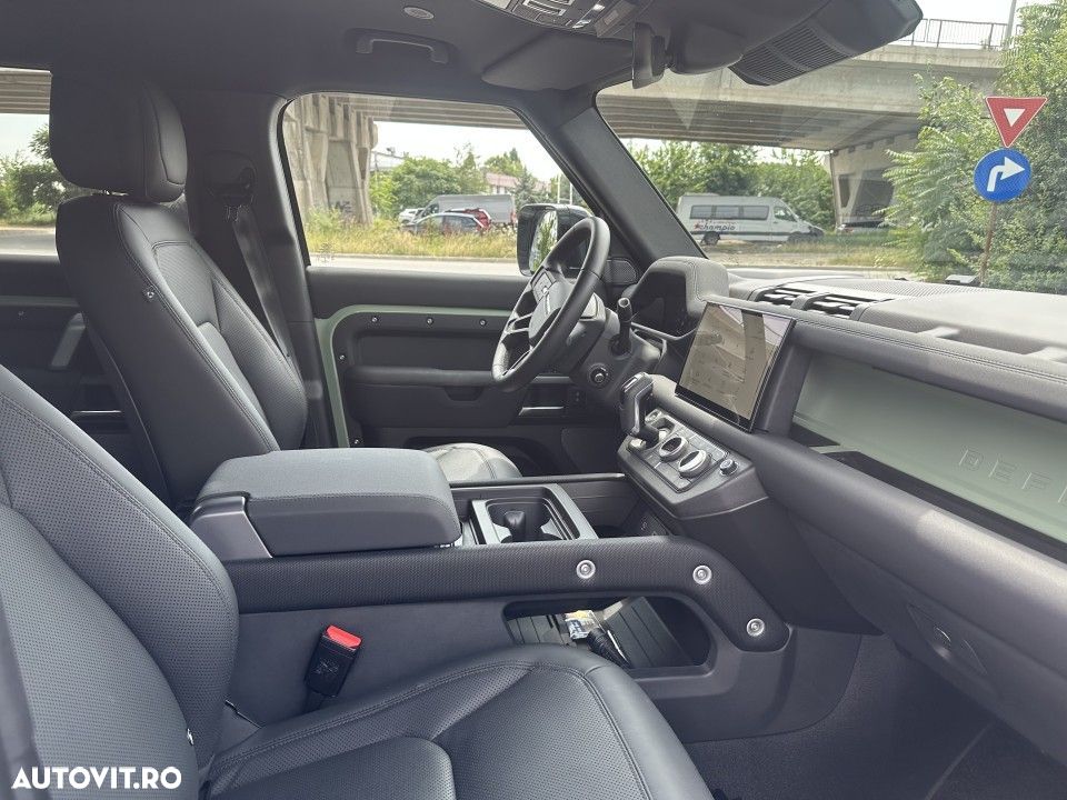 Land Rover Defender - 26