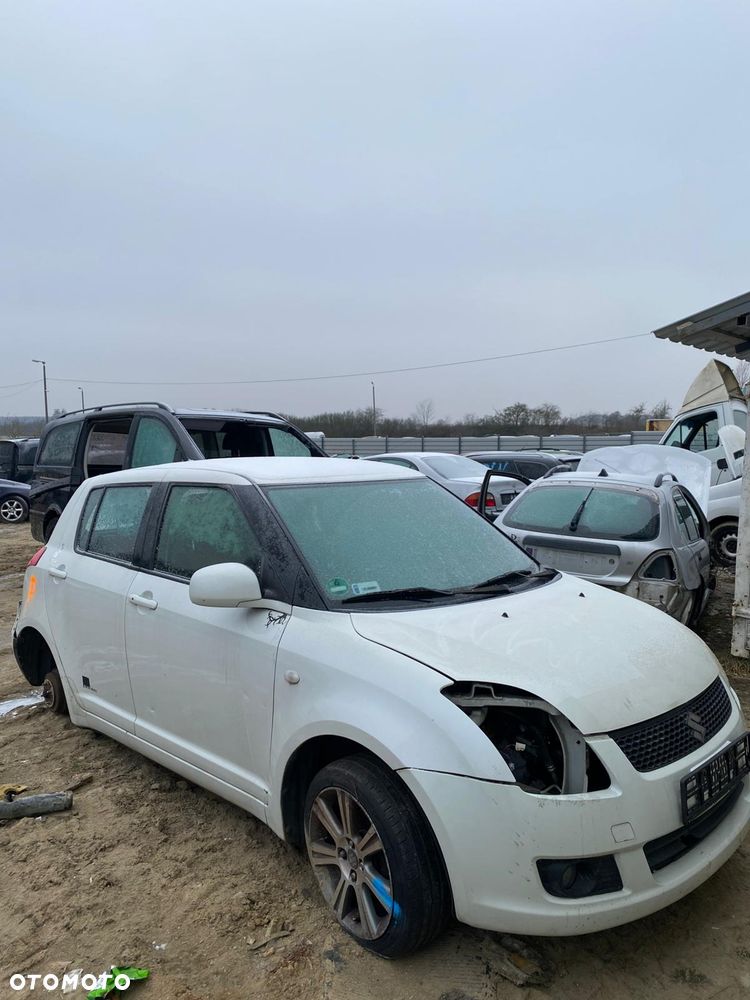 119/Suzuki Swift 4/ na części - 2