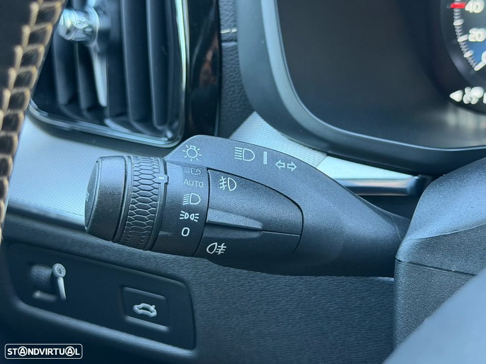 Volvo XC 60 2.0 D4 R-Design AWD Geartronic - 17