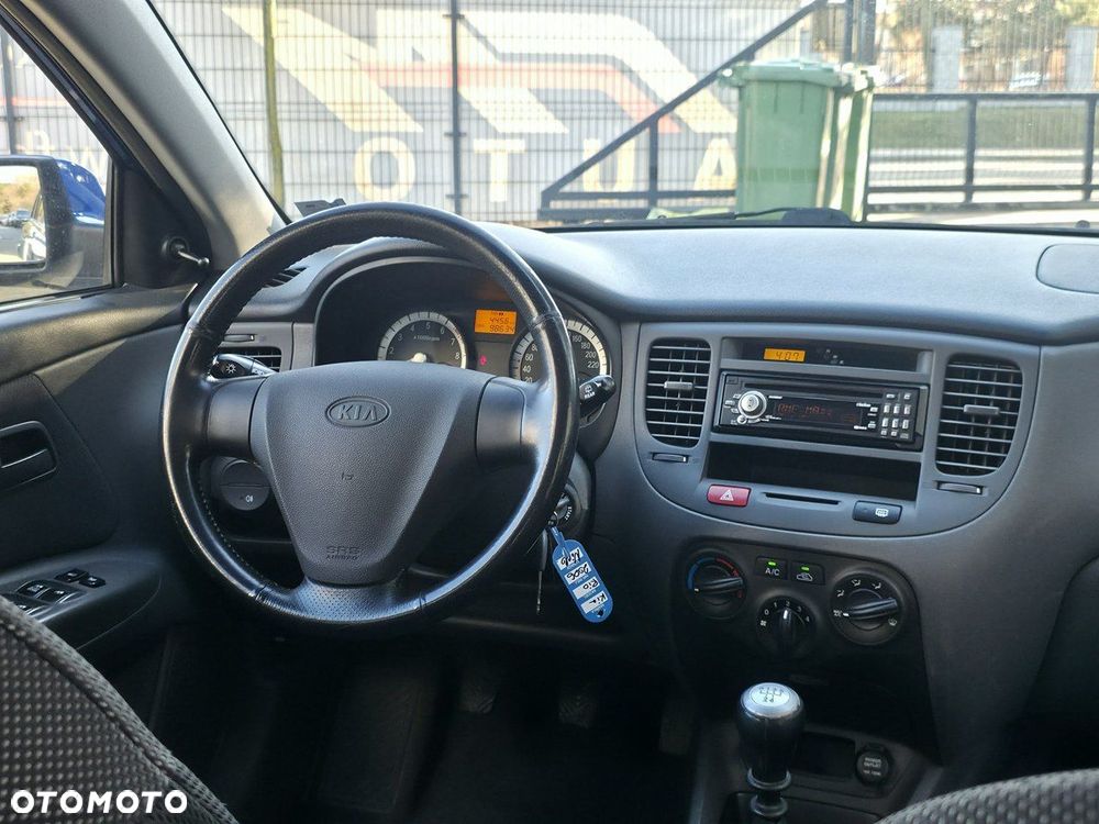 Kia Rio - 11