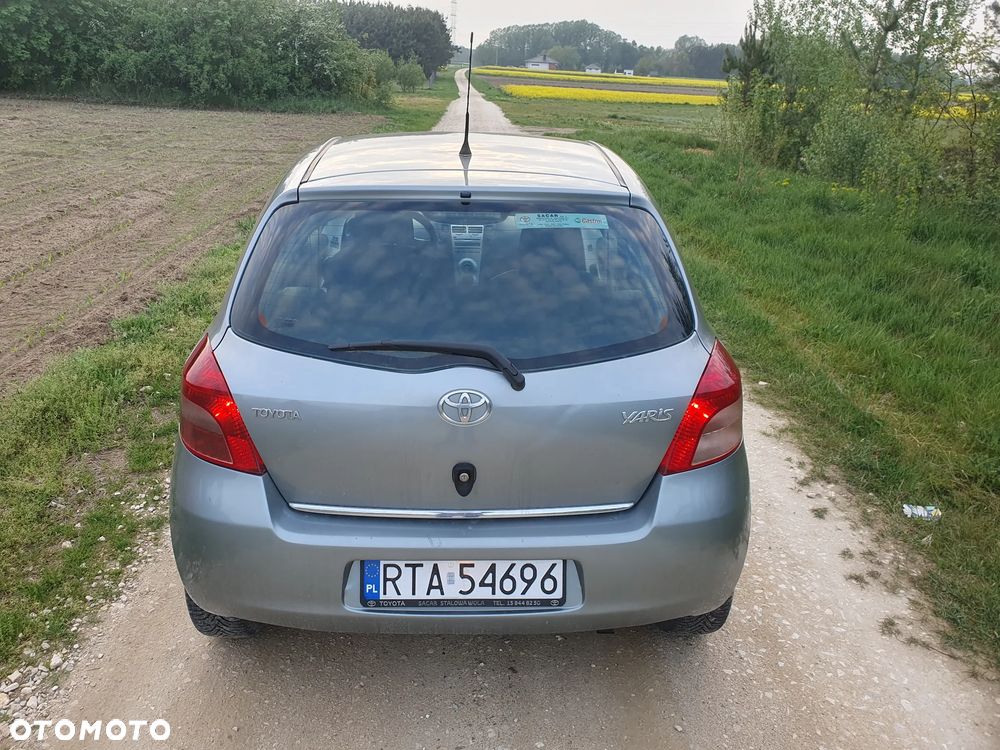 Toyota Yaris - 10
