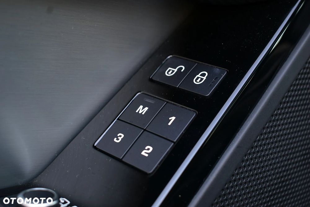 Land Rover Range Rover Velar 2.0 P250 R-Dynamic HSE - 17