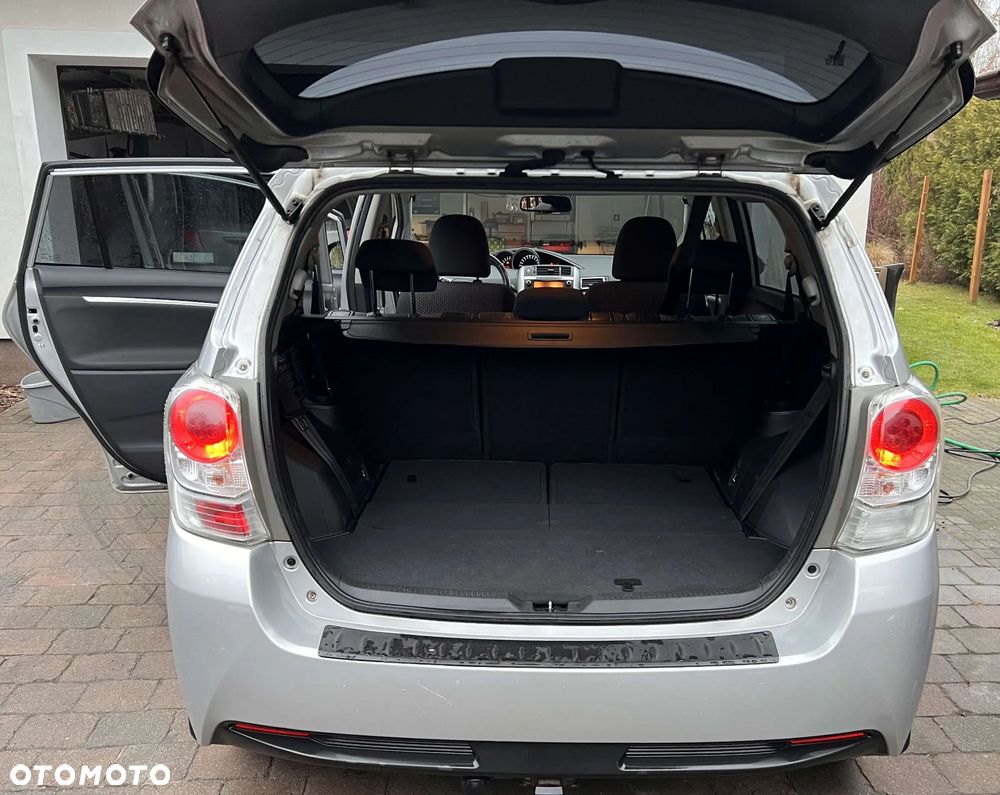 Toyota Verso 1.8 Premium 7os - 10