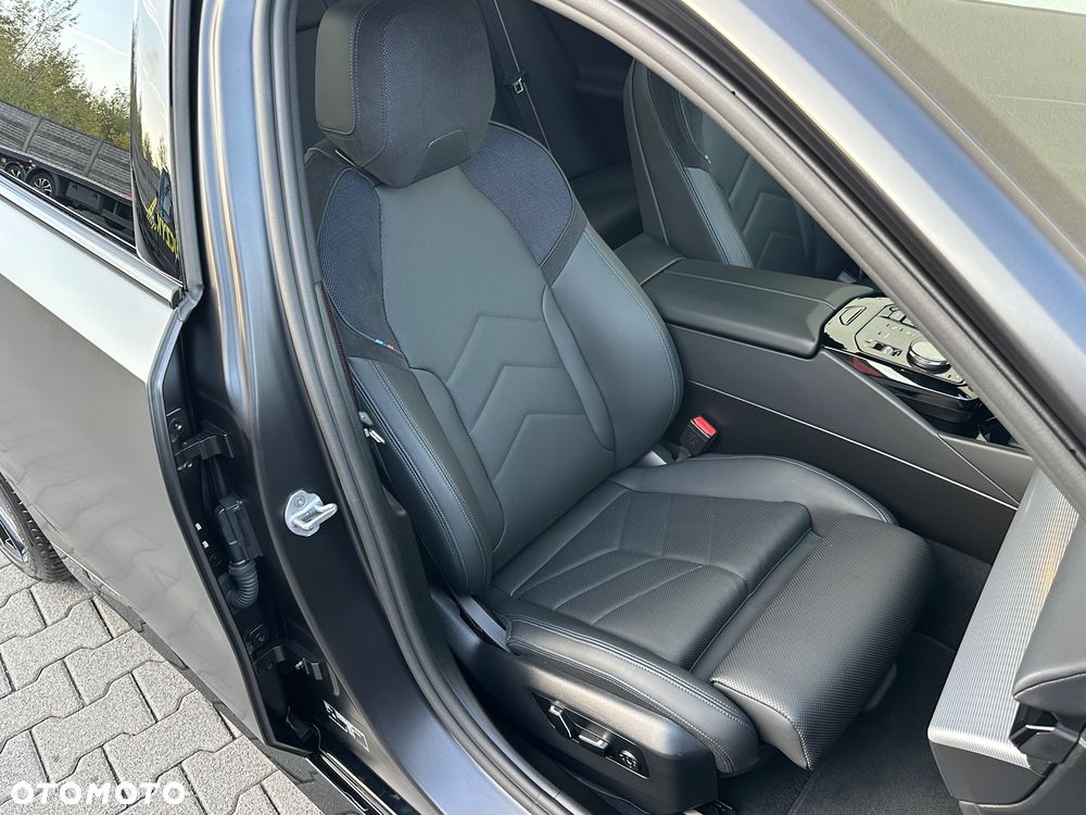 BMW Seria 5 540d xDrive mHEV M Sport Edition - 22