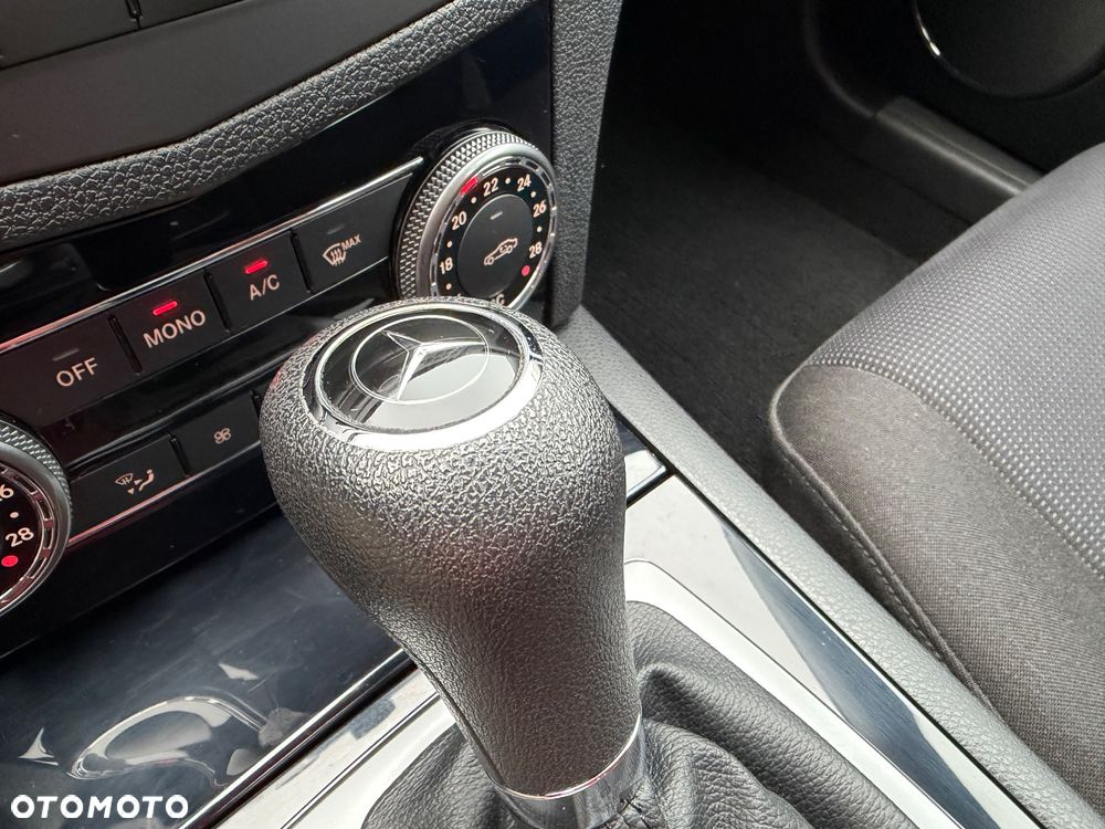 Mercedes-Benz Klasa C 180 T Kompressor Automatik Classic - 21