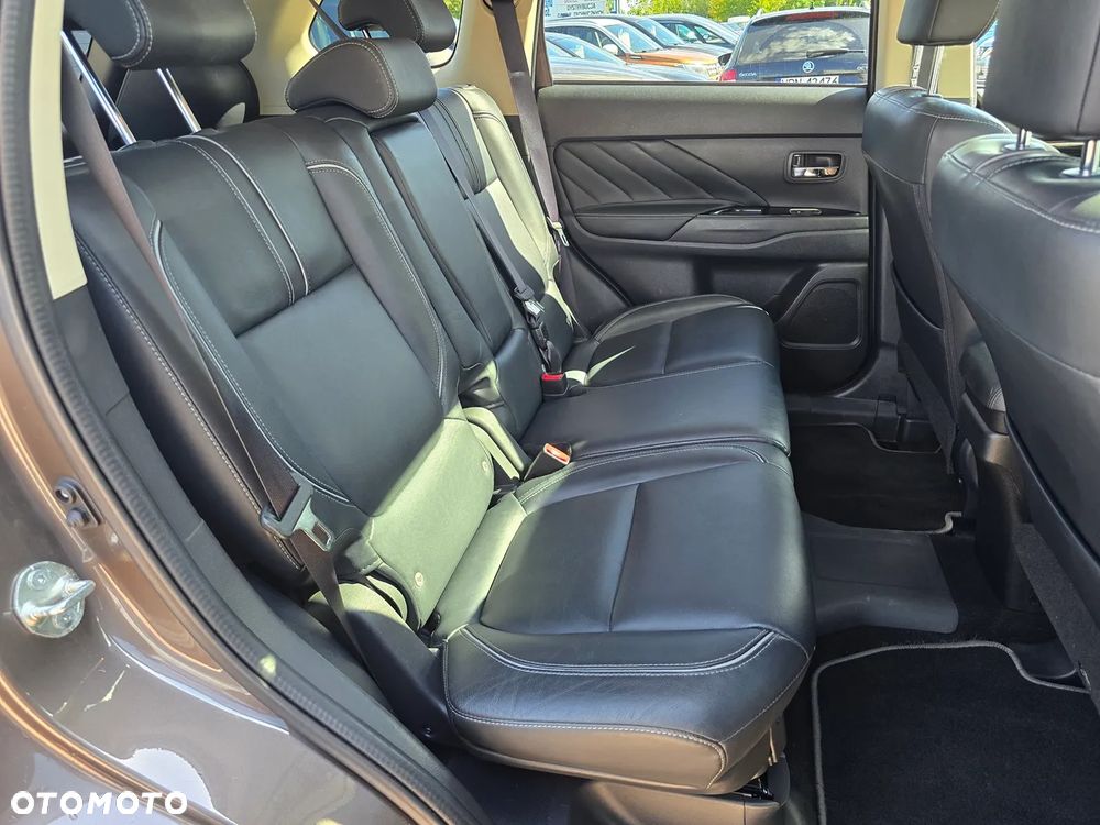 Mitsubishi Outlander 2.0 4WD Top - 16