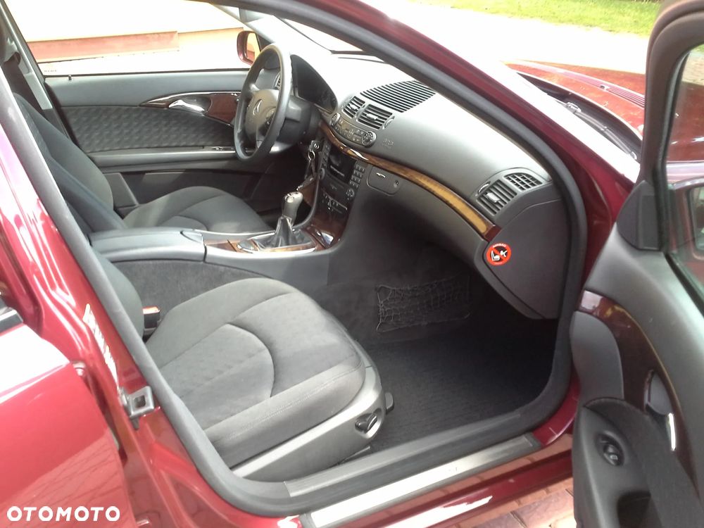 Mercedes-Benz Klasa E 200 Kompressor T Classic - 10