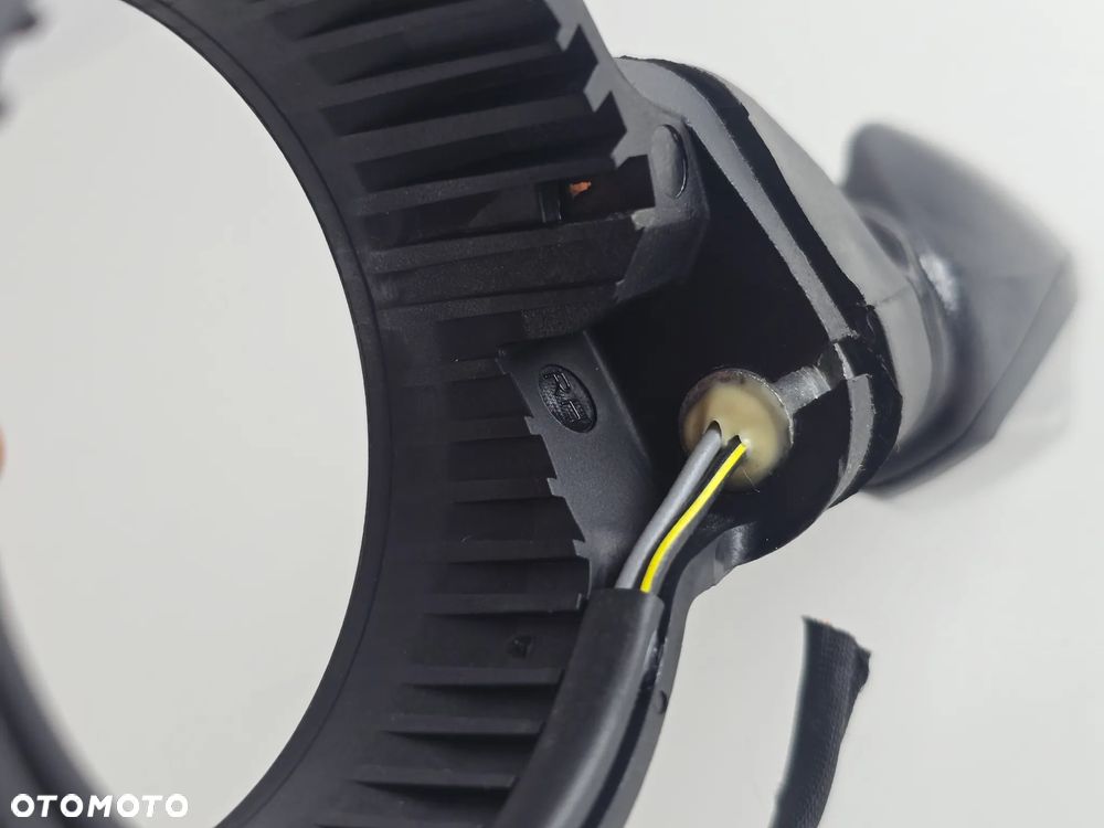 MIGACZ KIERUNKOWSKAZ PRAWY PRZOD  TRIUMPH SCRAMBLER 400 SPEED - 15