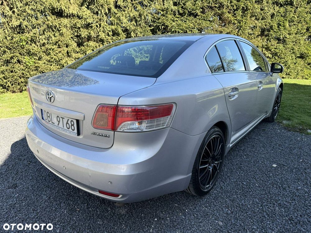 Toyota Avensis 1.8 Style - 24