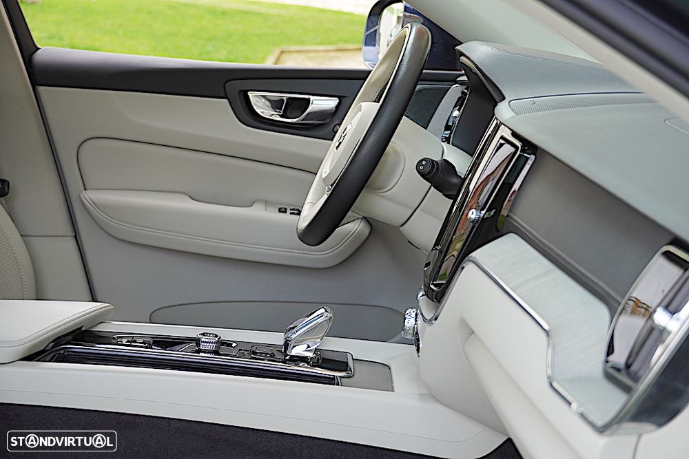 Volvo XC 60 2.0 T8 PHEV Ultimate Bright AWD - 26