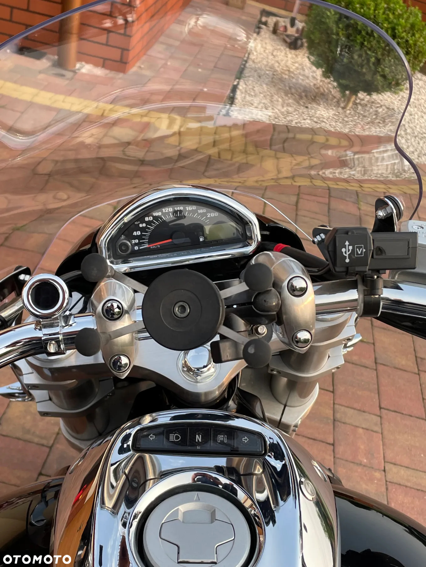 Suzuki Intruder - 14