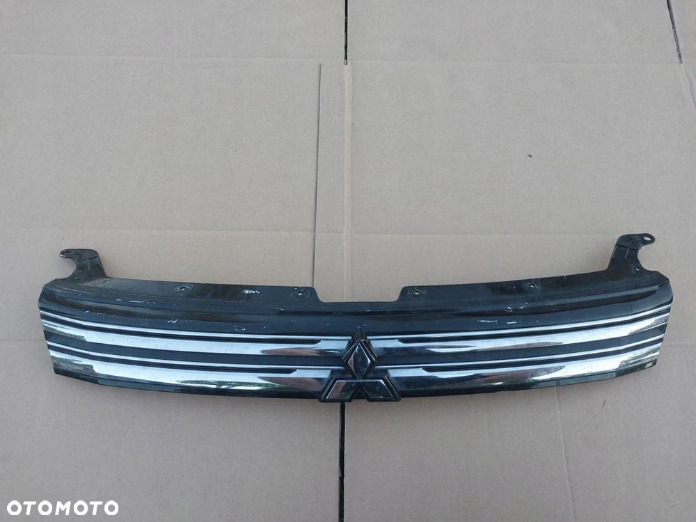 GRILL ATRAPA MITSUBISHI OUTLANDER III ORYGINAŁ - 1