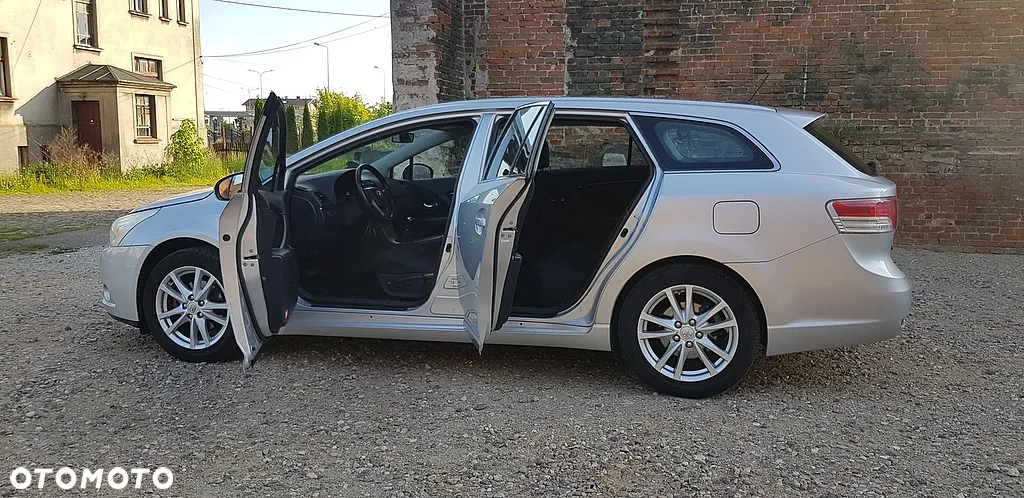 Toyota Avensis 2.0 D-4D Combi Executive - 10