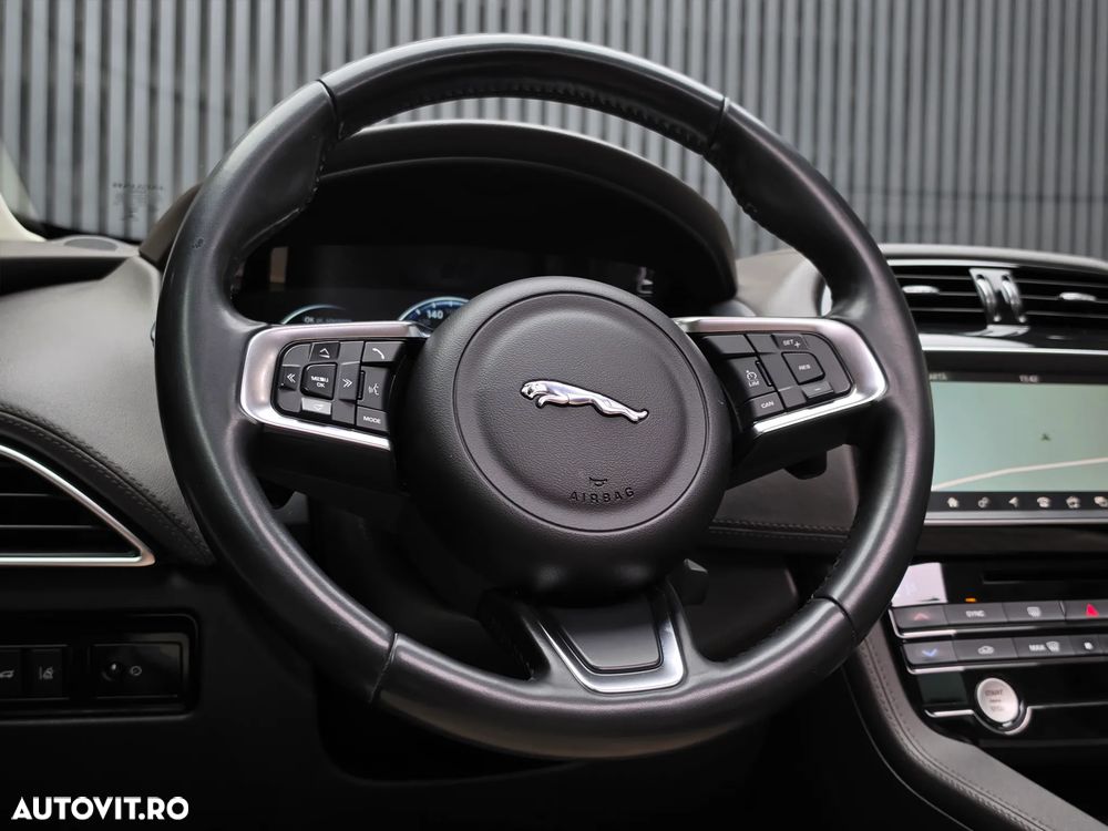 Jaguar F-Pace 20d AWD Portfolio - 7