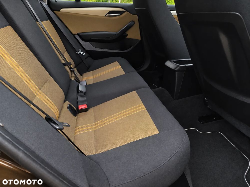 BMW X1 sDrive18i xLine - 24