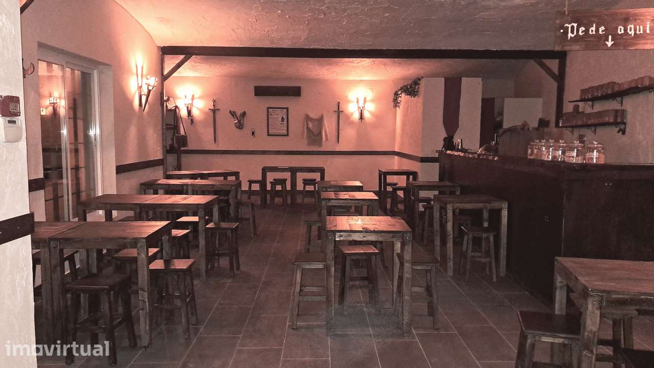 Trespasse de Bar temático em funcionamento no centro de Sintra - Grande imagem: 2/8