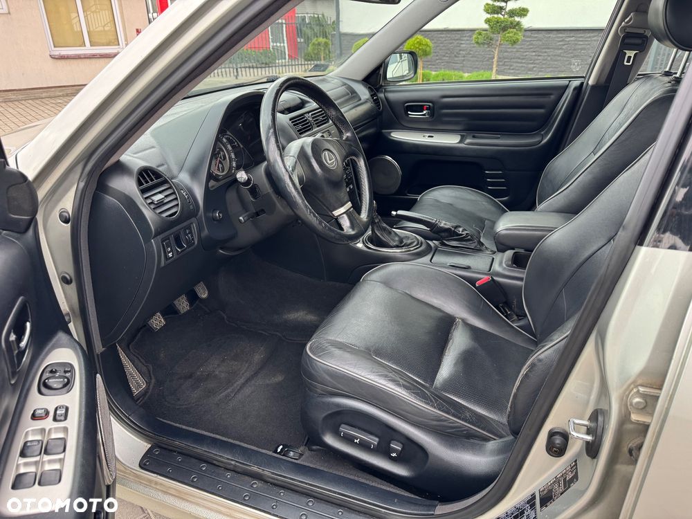 Lexus IS 200 - 7