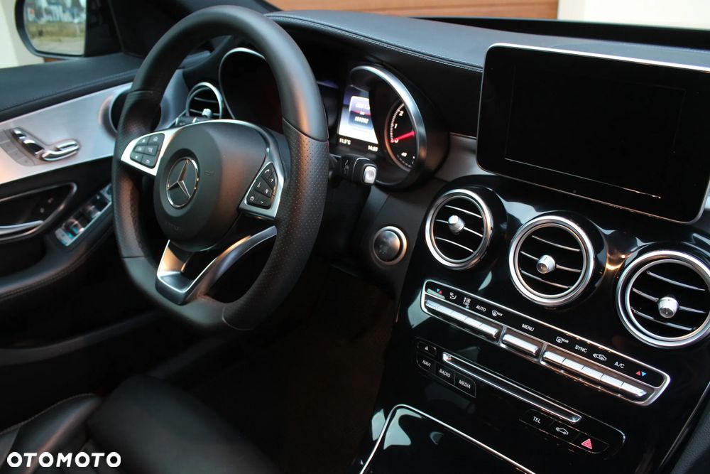 Mercedes-Benz Klasa C 200 4-Matic 9G-TRONIC - 23