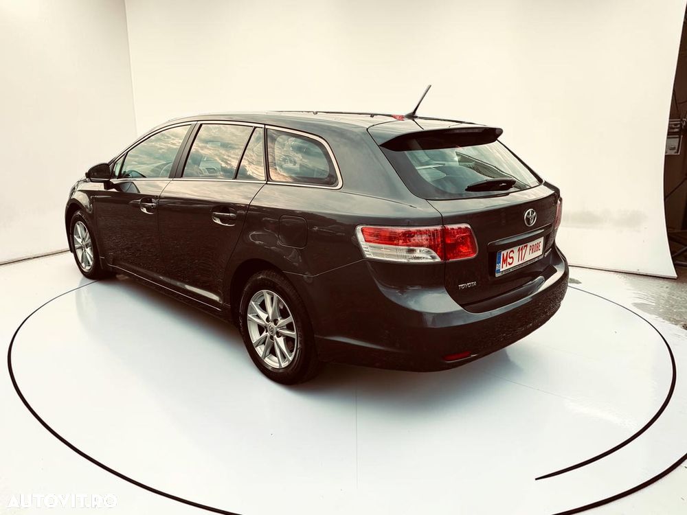 Toyota Avensis 1.6 Executiv - 4