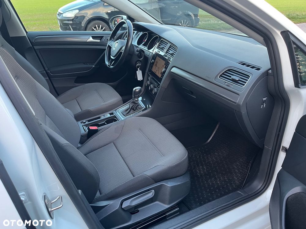Volkswagen Golf - 33