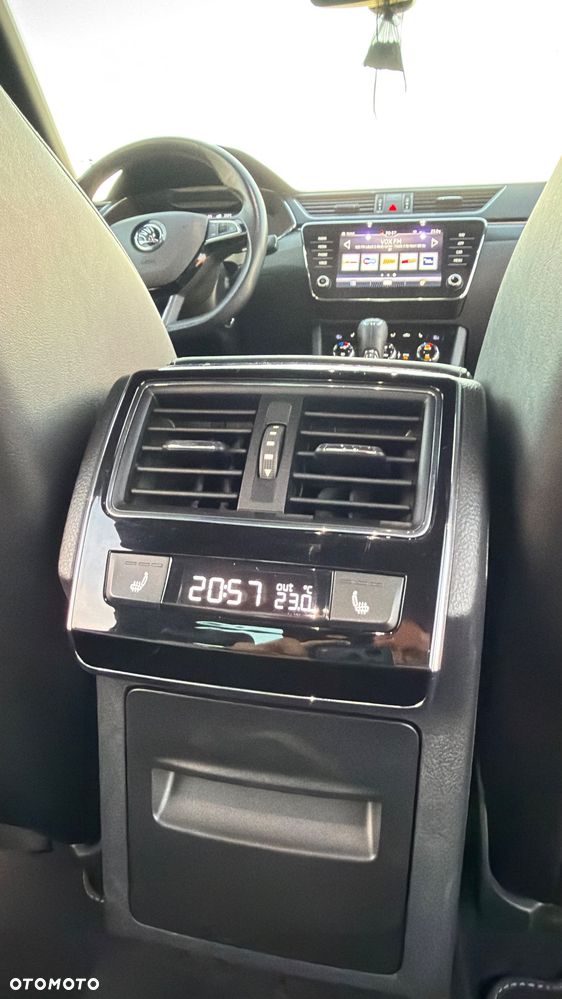 Skoda Superb 2.0 TDI Sportline DSG - 11