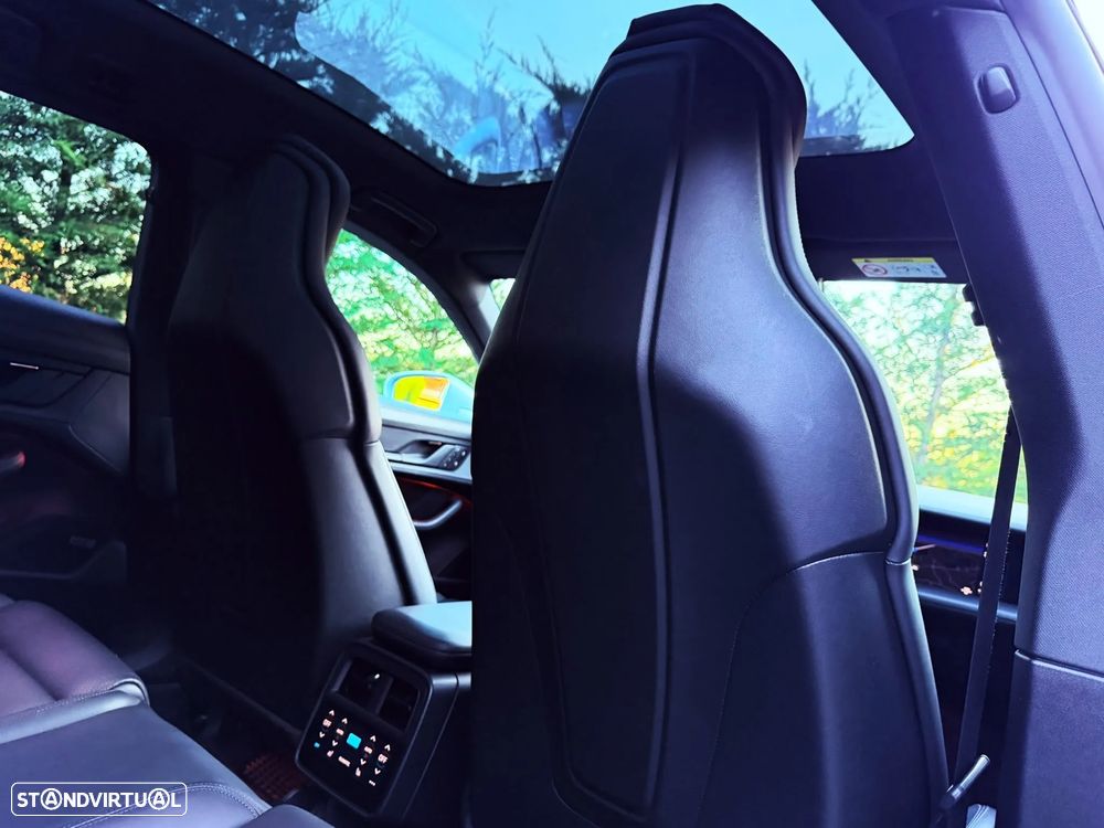 Porsche Taycan Cross Turismo 4 - 28