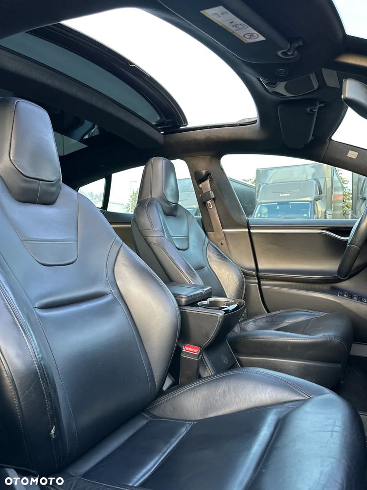 Tesla Model S - 10