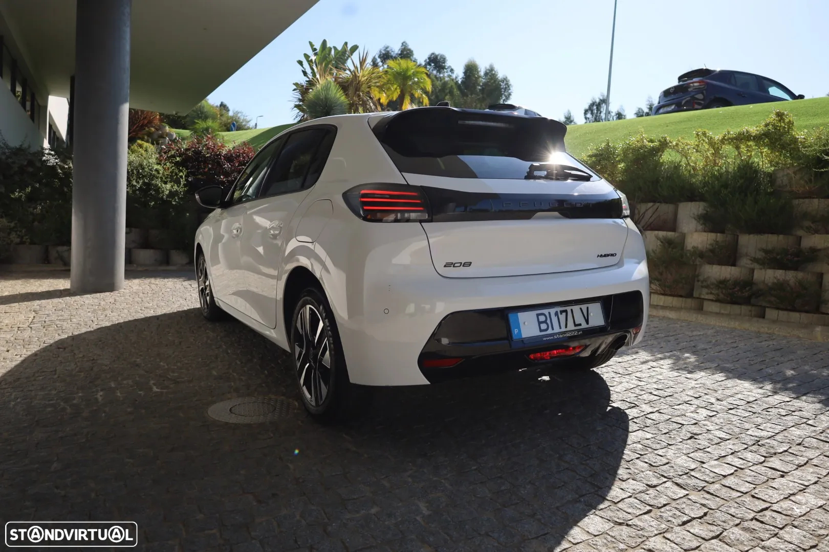 Peugeot 208 1.2 Hybrid Allure e-DCS6 - 12