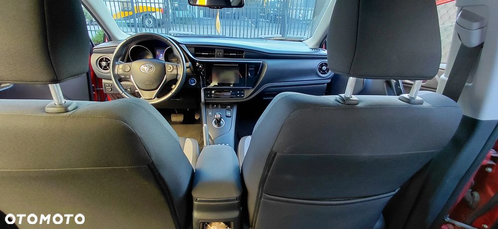Toyota Auris Hybrid 135 Dynamic - 23