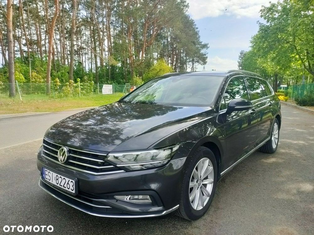Volkswagen Passat - 1
