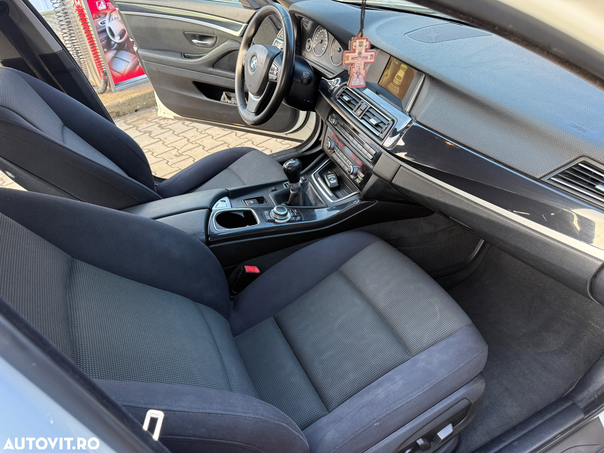 BMW Seria 5 520d Touring Luxury Line - 9