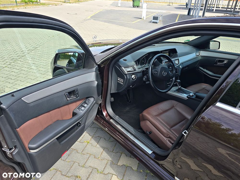 Mercedes-Benz Klasa E 250 CGI BlueEFFICIENCY 7G-TRONIC Avantgarde - 18